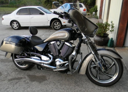 Victory kingpin 2024 hard saddlebags